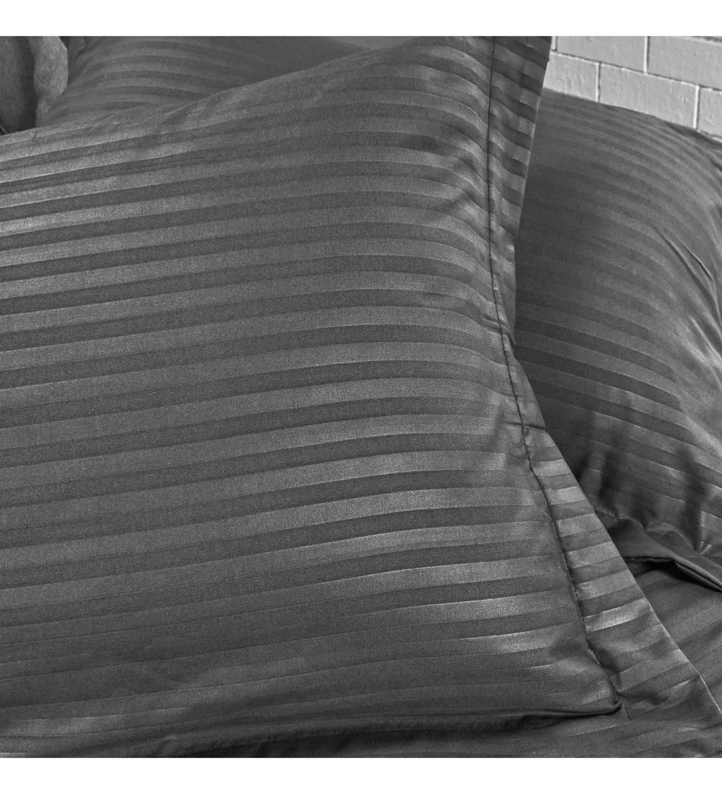 Edredon Cubrelecho Premium Cama Doble Con Fundas Para Almohada Innovo Gris